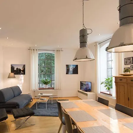 Grosse Luxus-ferienwohnung Im Alten Lokschuppen Apartment